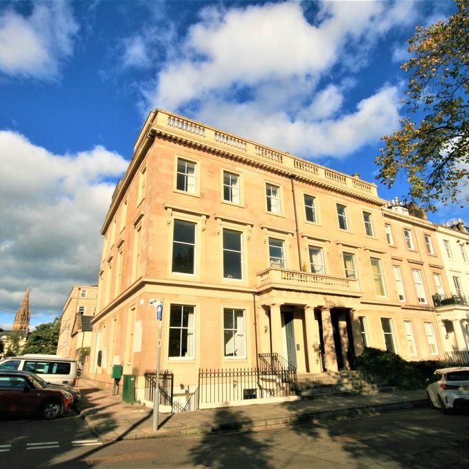 Woodside Terrace, Spectacular 2 Bed Furnished Apartment, Woodlands – Available 19/11/2024 - Photo 1