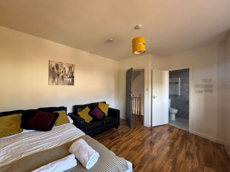1 bed Shared Flat for Rent - Photo 2