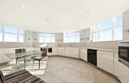 3 bedroom apartment to rent - Photo 3