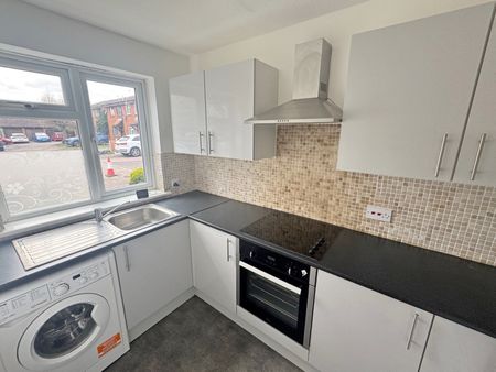 Linslade Close, TW4 5BT, Hounslow - Photo 2