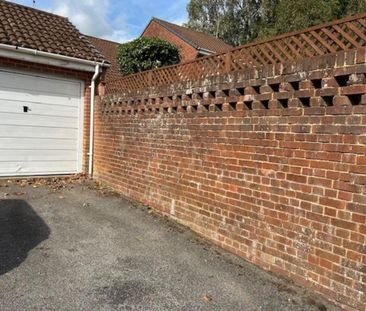 3 bedroom end of terrace house to rent - Photo 1