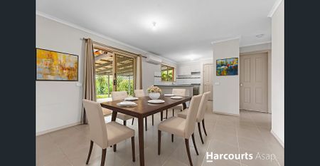 Family Home in Drouin Awaits! - Photo 2