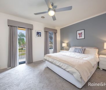 charming 3 bedroom townhouse - Photo 3