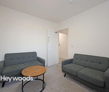 4 bedroom house of multiple occupation to rent - Photo 1