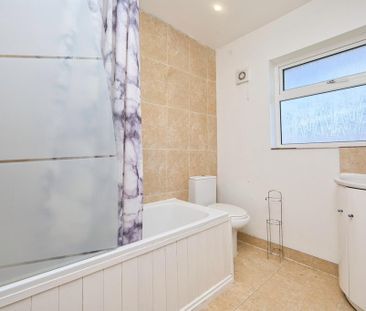 4 bedroom semi-detached house to rent - Photo 5