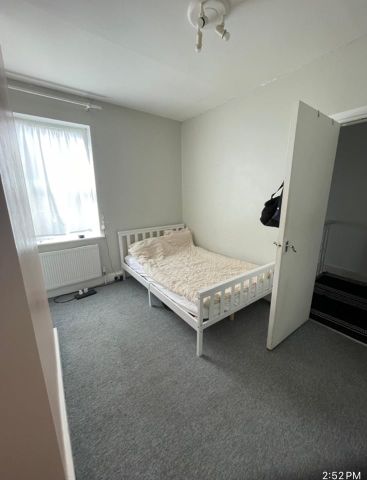 3 Bed Terraced House, Holbrook Road, E15 - Photo 3