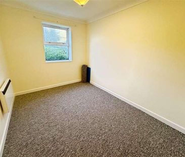 Slade Road, Ryde, Isle Of Wight, PO33 - Photo 2