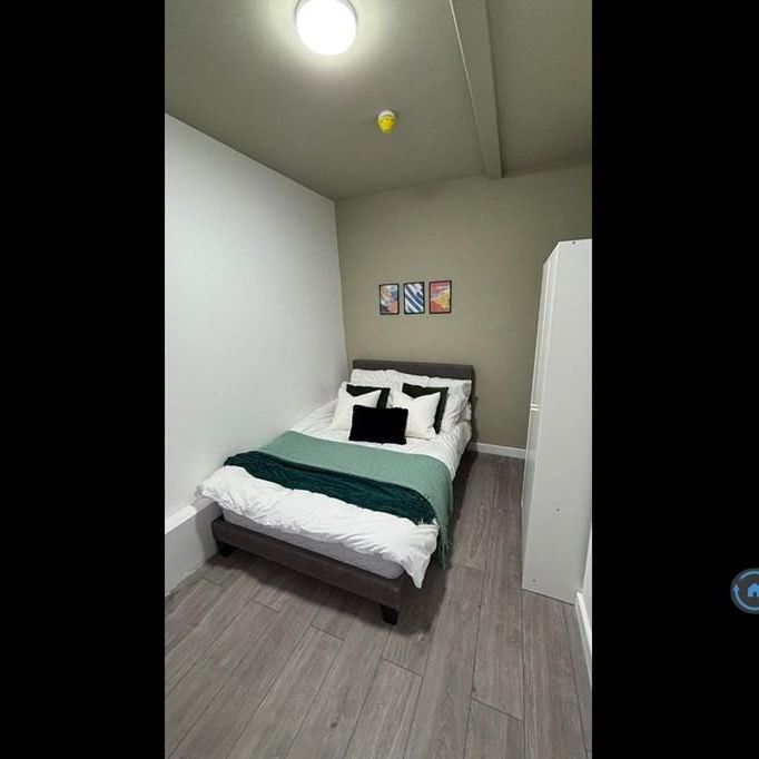 1 bedroom in a flat share to rent - Photo 1