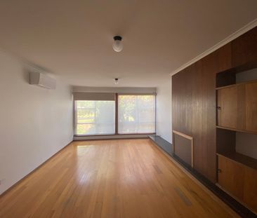 FAMILY HOME IN THE WEST - Photo 1