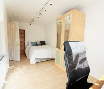 Room in a Shared House, Keats Close, SE1 - Photo 4