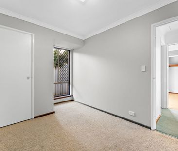 Spacious Family Home in Prime Leeming Location - Photo 3