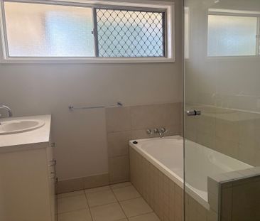 18 Laurinda Crs, Springwood QLD 4127 - House For Rent | Domain - Photo 4