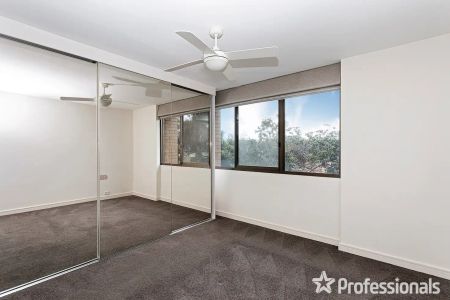 “SPECTACULAR SUNSET VIEWS IN AN ICONIC ST KILDA LANDMARK” - Photo 5