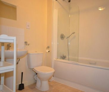 Flat to rent on - Photo 1