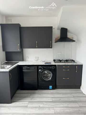 4 bedroom semi-detached house to rent - Photo 2