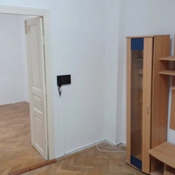 Casa 3 camere de inchiriat zona Piata Ovidiu,CENTRALA GAZ - Fotografie 2