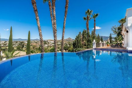 Luxury Villa for rent in El Paraíso, Andalusia - Photo 2