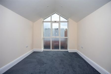 2 bedroom semi-detached house to rent - Photo 3