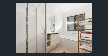 Beautiful Family Home in Sought-After Wakerley - Photo 4