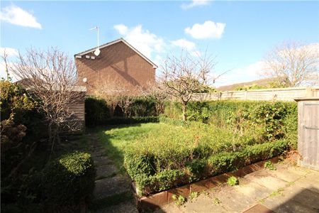 Cypress Road, Guildford, Surrey, GU1 1NB - Photo 5