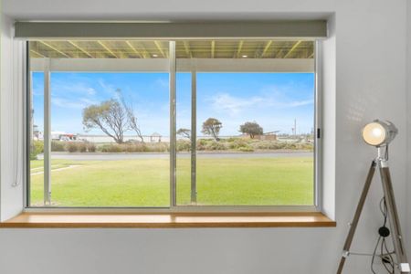 A Riverside Stunner! - Photo 3