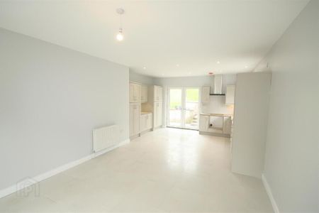 33 Lisburn Road, Ballynahinch, BT24 8TH - Photo 5