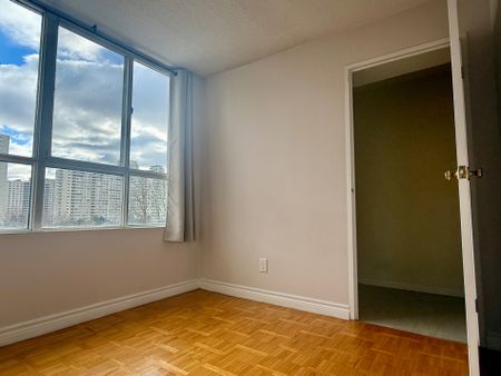 For Lease - 3700 Kaneff Crescent Unit# 603, Mississauga, Ontario - Photo 4