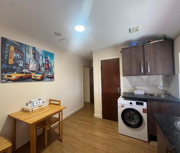 Studio to rent - Photo 2