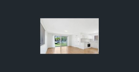 Two Bedroom Ground Floor Residence - Walking Distance To The Broadwater! - Photo 5