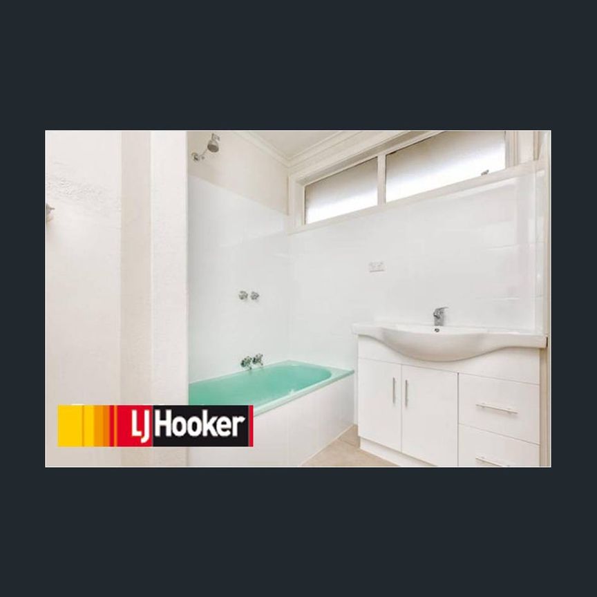 IMMACULATE UNIT- CONVENIENCE NOBLE PARK LOCATION - Photo 1