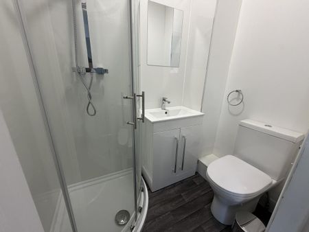 1 bedroom in a house share to rent - Photo 4