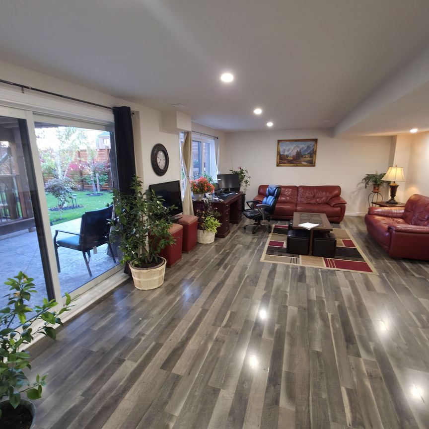 For Lease - 7879 Buckeye Crescent Unit# Lower, Niagara Falls, Ontario - Photo 1