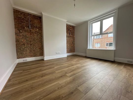 3 bedroom flat to rent - Photo 1