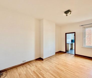 Laburnum Grove - Photo 1