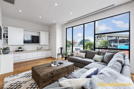 A Sophisticated Sanctuary of Style - Photo 2