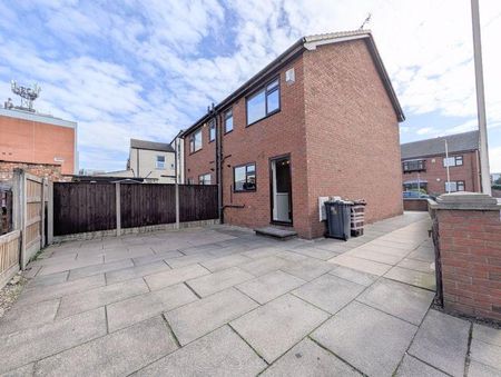 3 bedroom semi-detached house to rent - Photo 2