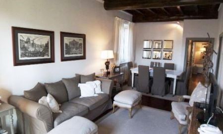 Campo de’Fiori: Bright, beautifuly furnished 2 bedroom, 2 bath, spacious living, balconies, bright, silent, new kitchen & baths. REF 1095 - Photo 3