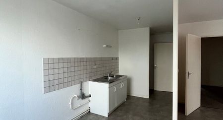 À CHARLEVILLE MEZIERES - Photo 3