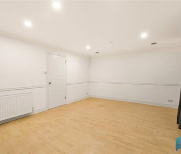 5 bedroom end of terrace house to rent - Photo 3