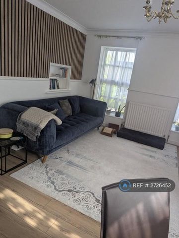 1 bedroom in a flat share to rent - Photo 2