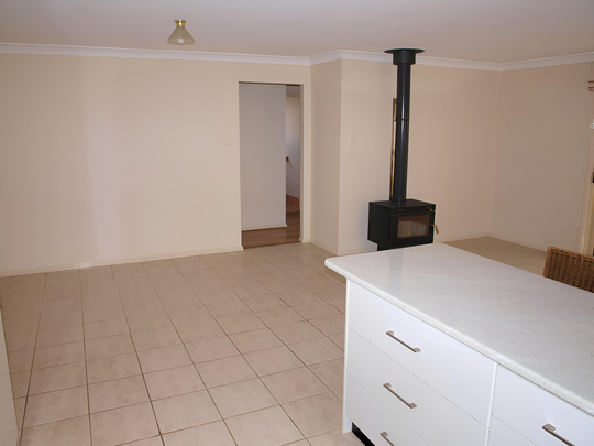 BEAUTIFULLY PRESENTED FAMILY HOME! - Photo 1