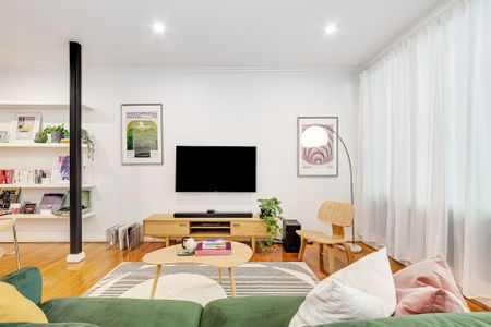 Fully Furnished Stylish One Bedroom Apartment - Photo 2