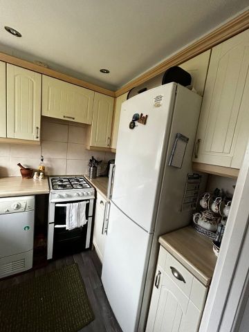 2 Bed Maisonette, Sandhills, SM6 - Photo 2