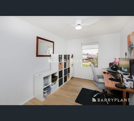 4/18 Lawn Crescent, Braybrook, Vic 3019 - Photo 2