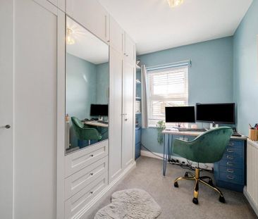 4 bedroom end of terrace house to rent - Photo 6