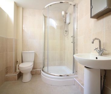 Chertsey Bridge Road, Chertsey - Photo 5