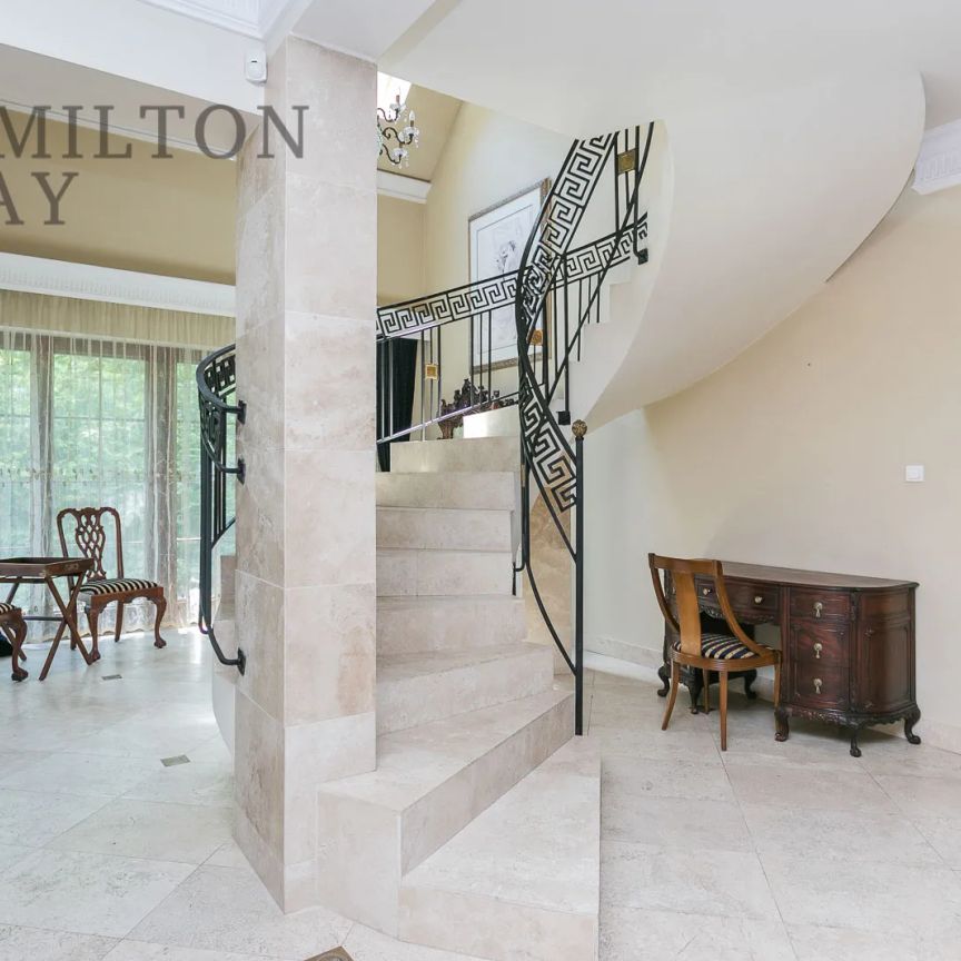 Elegancka willa z basenem w Konstancinie - Photo 1