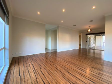 15 ISLINGTON ROAD, Stanhope Gardens NSW 2768 - House For Rent | Domain - Photo 4