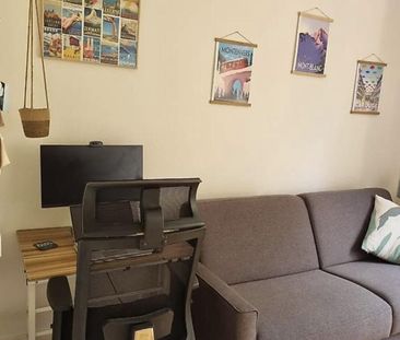 Beautiful renovated 4-room apartment in a quiet area - Foto 1