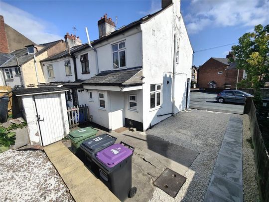 2 bedroom end of terrace house to rent - Photo 1